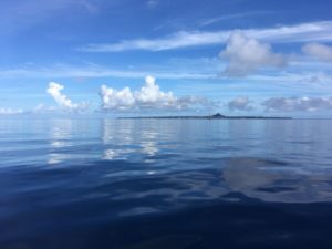 べた凪の海